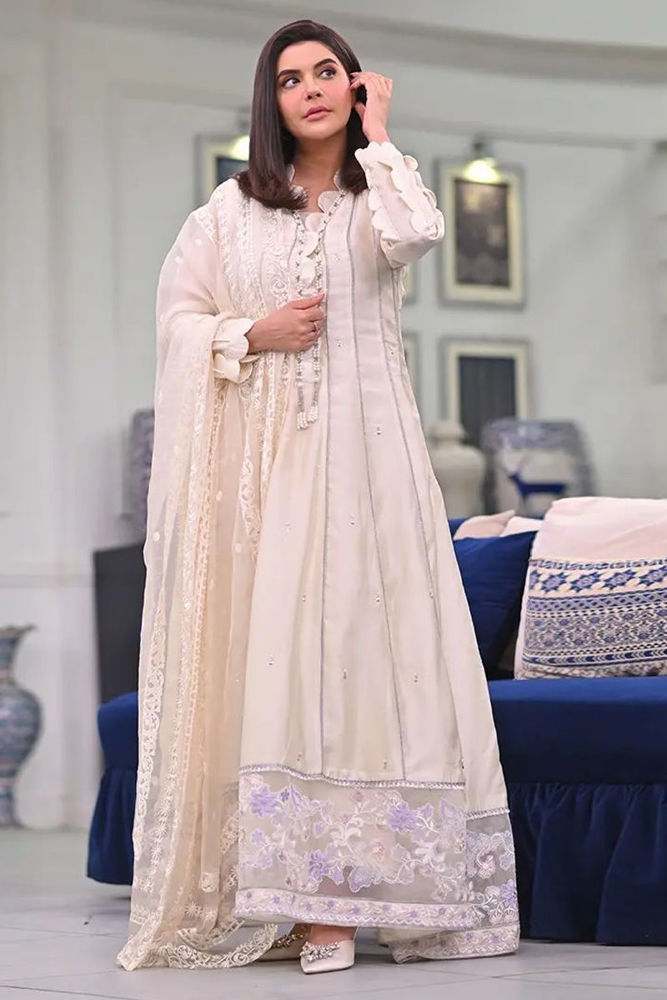 Picture of Nida Yasir in Pastel Lemon Kalidar