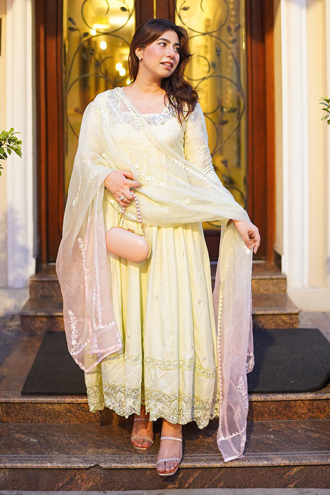Picture of Yusra Chaudhry in Meadow Mint Kalidar