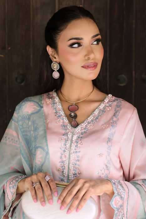 Mahwish Khurram In Zhalay